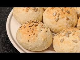 Vous pouvez très bien faire le mélange à la main ou utiliser. Faire Son Pain En 5 Minutes Sans Petrissage Recette Rapide Et Facile Youtube