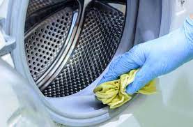 Beyaz sirke ile nemlendirilmiş bir bezle silerek bitirin. Camasir Makinesi Temizligi Nasil Yapilir Icini Ve Disini Sirke Karbonat Ile Temizleyin Evim