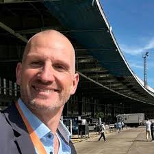 Das perfekte Familienfahrzeug mit genügend Platz, elektrisch, optimale  Reichweite, schnelle Ladeleistung, am besten noch eine Anhängerkupplung mit  Genügend Anhänglast…die Anforderungen werden immer…