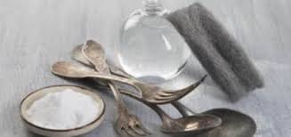 Au lieu de bouder son utilisation, découvrez comment l'utiliser pour nettoyer la maison, prendre soin du mobilier de jardin ou encore prolonger la durée de vie des fleurs. Comment Nettoyer L Argenterie Noircie Topdeco Pro