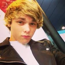 Ollie Garland's Instagram, Twitter & Facebook