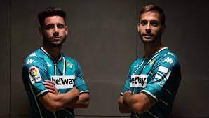 Follow the liga live football match between real betis and granada cf with eurosport. El Betis Estrena Equipacion En Granada
