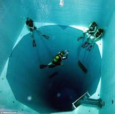 25 Incredible Photos You May Not Have Seen Before Deepest Swimming Pool Amazing Swimming Pools Swimming Pools