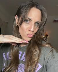 MY HAPPY BIRTHDAY 🎂💅🏼✨🍾 • 3 deseos • un brindis • mi torta preferida •  mis uñas del amor • una fiesta pride con temática flúor • probándo mi  regalo • un