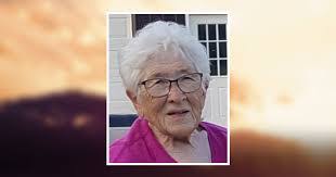 Diane Hofer's Instagram, Twitter & Facebook