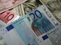 88 dolar ile 9.122,0800 japon yeni alınabilmektedir. Dolarul A Inregistrat Un Nou Nivel Record De Aproape 4 08 Lei Euro A Urcat Usor