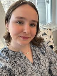 Anyone else struggling to lose weight as a vegan? I just love junk food but  want to shed some pounds. Would any one be interested in sharing some  recipe and weight loss