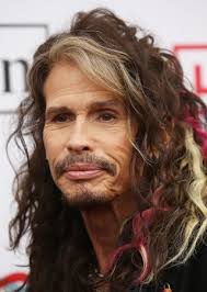 Steven tyler shares a sweet kiss with his girlfriend aimee preston while hitting the red carpet at his aerosmith's steven tyler and joey kramer pose with their awards at the 2020 musicares person of. Rock 039 N 039 Roll Papa So Lernte Liv Tyler Ihren Vater Steven Tyler Kennen