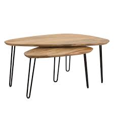 Le plateau en verre circulaire se fond harmonieusement dans le cadre en métal aux lignes géométriques et aux angles bien marqués. Table Basse Gigogne Kiwi En Bois