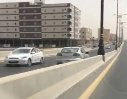 شاهد بالصور سيدة تعكس اتجاه السير أثناء قيادتها السيارة في تبوك وهكذا تعامل معها المرور صحيفة المرصد