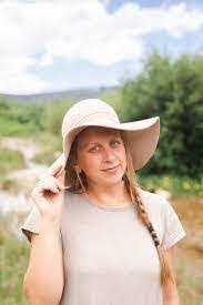 Berta Phelps's Instagram, Twitter & Facebook