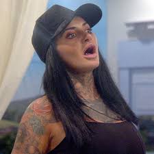 Jemma Lucy branded a 'bully' as she tries to FORCE Sarah Harding to snog  Sam Thompson