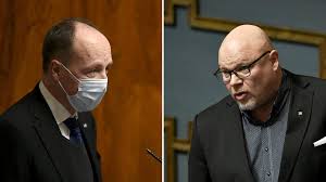 Lapsista jutellaan ja yritetään tehdä. Jussi Halla Aho