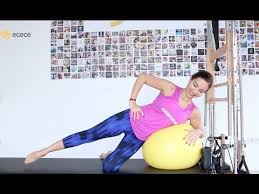 Herkese Merhaba Pilates Topu Ile 8 10 Dakika Pilates Yapmak Isterseniz Bu Video Tam Size Gore Kullandigi Pilates Topu Fitness Egzersizleri Vucut Egzersizleri