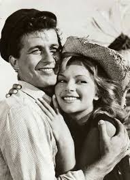 Γιατί όταν θυμώνει σε βρίζει», της είχε απαντήσει η δημοσιογράφος. Mantalena Alikh Boygioyklakh Dhmhtrhs Papamixahl Greek Films Actors Actors Actresses