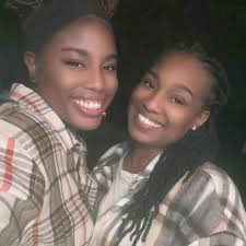 La icónica línea de ropa de Nelly, Apple Bottoms, que tomó el mundo de la  moda por la tormenta a principios de la década de 2000, está ahora al borde  de un