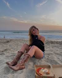 Will addison rae be on keeping up with the kardashians? Addison Rae Instagram Photos 04 08 2021 Hawtcelebs