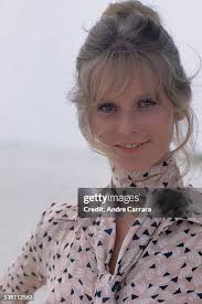 217 photos et images haute résolution de Carol Andre