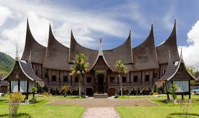 Contoh dapat dilihat dari pakaian adat, senjata tradisional, tarian, hingga rumah adat daerah mengenal rumah adat padang lebih dekat (ciri khas, jenis, ruangan, dll). 34 Gambar Rumah Adat Di Indonesia Beserta Penjelasannya Seruni Id