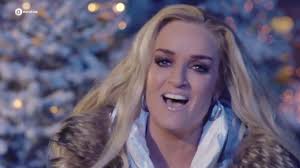 Samantha slaat met deze single een nieuwe muzikale richting in. Het Mooiste Kerstfeest Samantha Steenwijk Shazam