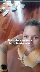 Have you ever wished you were a dog?? 🐶😂 What does your workplace look  like? 👀 #writerslife #writers #authorlife #dogmum #balidogs  #adoptdontshop🐾