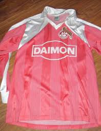 Ist vorne mal genäht worden. 1 Fc Koln Home Football Shirt 1989 1990 Sponsored By Daimon