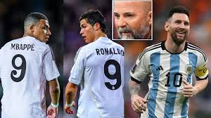 A player who is always thinking about himself”: Jorge Sampaoli likens Kylian  Mbappé to Cristiano Ronaldo, claims he cant be Like Messi |  International Sports News - The Times of India