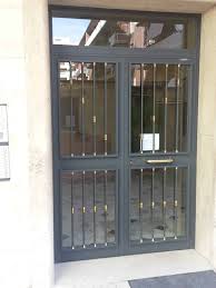 Effuiamo lavorazioni in ferro battuto di qualsiasi genere, carpenteria metallica leggera. Portoni Condominiali Alfa