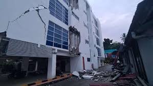 Jumlah korban meninggal dunia dalam gempa bumi dengan magnitudo 6,2 di majene hingga mamuju, sulawesi barat, jumat (15/1) dini hari, bertambah jadi empat orang. Fakta Terkini Dampak Gempa Majene 35 Orang Tewas 15 Ribu Ngungsi