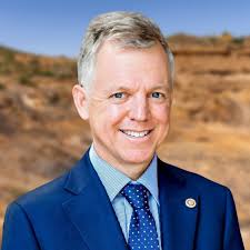 Brett Cribb's Instagram, Twitter & Facebook