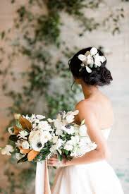 Lunaria Braut Haarteil Mit Twistedupo Und Anemone Bouquet Winter Hochzeit Blumen Blumenhochzeit Und Hochzeitsinspirationen