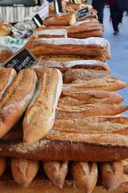 Baguettes Traditions Op De Markt Van St Remy De Provence Nourriture Bien Manger Gastronomie