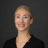 Leslie Hinton's Instagram, Twitter & Facebook