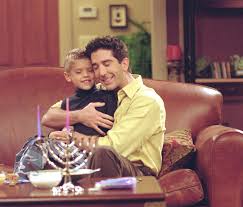 While carol ended up with her mistress susan, the fact that she was already pregnant with ross' baby ensured she stayed a part of his life. Cole Sprouse War Zudem Von 2000 Bis 2002 In Sieben Folgen Der Serie Friends Als Ben Geller Ross Gellers Sohn Zu Sehen