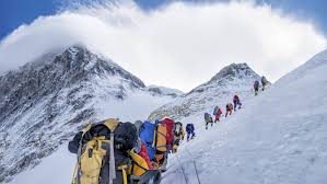 Everest and take the first panoramic photos from the highest point on the planet. Mount Everest Vollig Uberfullt Todesserie Geht Weiter