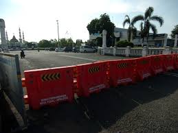 Pt kolaborasi mediapreneur nusantara jl. Hambat Logistik Jokowi Sentil Pemda Yang Blokir Jalan