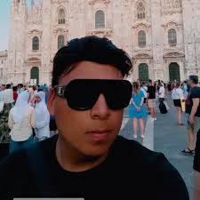 Alan Andreu, conocido ahora en el mundo de la música electrónica como  Alure, dejó atrás los entrenamientos en el club Atlas para dar un salto  inesperado a los escenarios globales. Su próxima