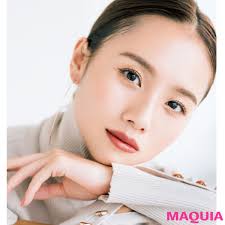 映えるナチュラル盛りメイクはどう作る 伊原 葵さんのmyルール 教えます マキアオンライン maquia online カラーレスメイク ウエディングメイク カラーメイク