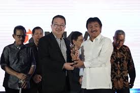 Pemberian penghargaan internal itu dilakukan dalam acara upacara di lapangan apel kantor apk cargo bandara polresta bandara soetta foto bersama tim anggota angkasa pura kargo. Mitrapol Award 2019 Beri Penghargaan Kepada Polisi Viral Berprestasi Lampung Media