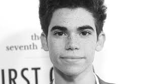 Bekannt wurde er durch seine rollen in filmen wie kindsköpfe 2 und kindsköpfe und in der serie jessie. Cameron Boyce 20 Familie Bestatigt Seine Krankheit Tv Today