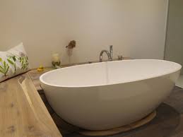 Villeroy & boch collaro badewanne 180 x 80 cm, mit angeformter schürze, einbau ecke links. Kleine Bader Bildergalerie Fur Kleine Bader Mit Freistehender Badewanne