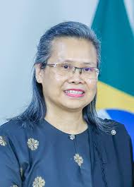 Gloria Corina Peter Tiwet