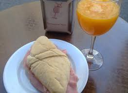 ¡la crema de avellanas más famosa del mundo lleva otro indispensable del desayuno en italia es, sin lugar a dudas, un café espresso, preparado siempre en una moka y servido con una taza de leche y. Desayunos Casa Cuesta Calle Zaragoza Sevilla 100 Planes 1 Finde