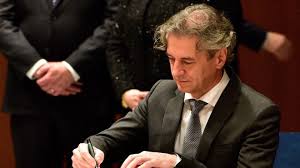 Premier vlade Robert Golob se je ...