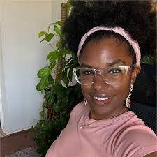 Lisa Budge's Instagram, Twitter & Facebook