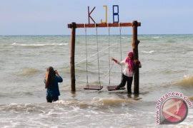 Pantai karang jahe rembang 2021 piknik keluarga. Wisata Pantai Karang Jahe Antara Sumbar