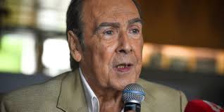 Το ελληνικό τραγούδι θρηνεί καθώς σε ηλικία 81 ετών πέθανε ο τόλης βοσκόπουλος, ένας πραγματικός θρύλος του πενταγράμμου. Sysvuabllyas2m