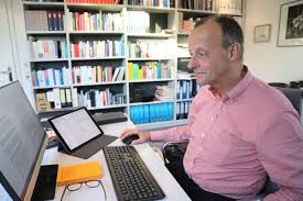 Er arbeitete zunächst als richter am amtsgericht saarbrücken, dann als rechtsanwalt. Friedrich Merz On Twitter Tag 9 Mit Covid19 Symptome Sind Weiter Auf Dem Ruckzug Ich Bin Zu Hause Arbeitsfahig Noch Eine Weitere Woche Quarantane Ich Bin Dankbar Dass Es Bei Mir So