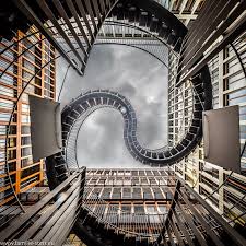 Das Ewige Auf Und Ab Endlose Treppe In Munchen Munchen Treppe Innenhof