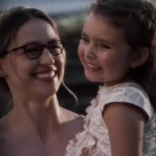 I forgot how cute Esme is #supergirl #karazorel #esmedanvers #esmeolsen  #karadanvers #supergirlseason6 #melissabenoist #milajones #arrowverse  #melissaswife #fyp